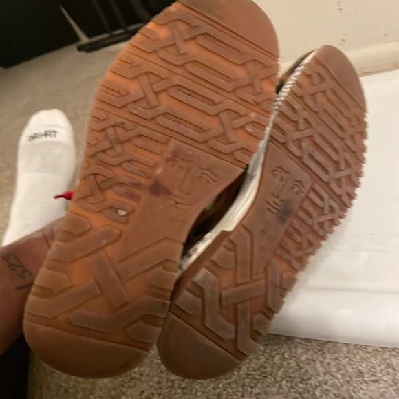 Versace - Picture 2 of 6